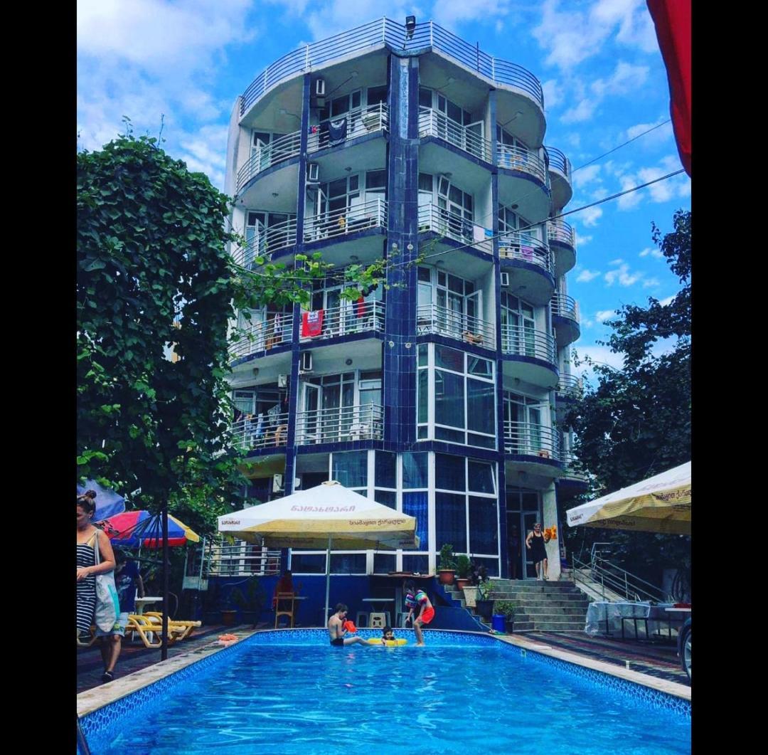 Family Hotel Khomaldy Квариати Экстерьер фото