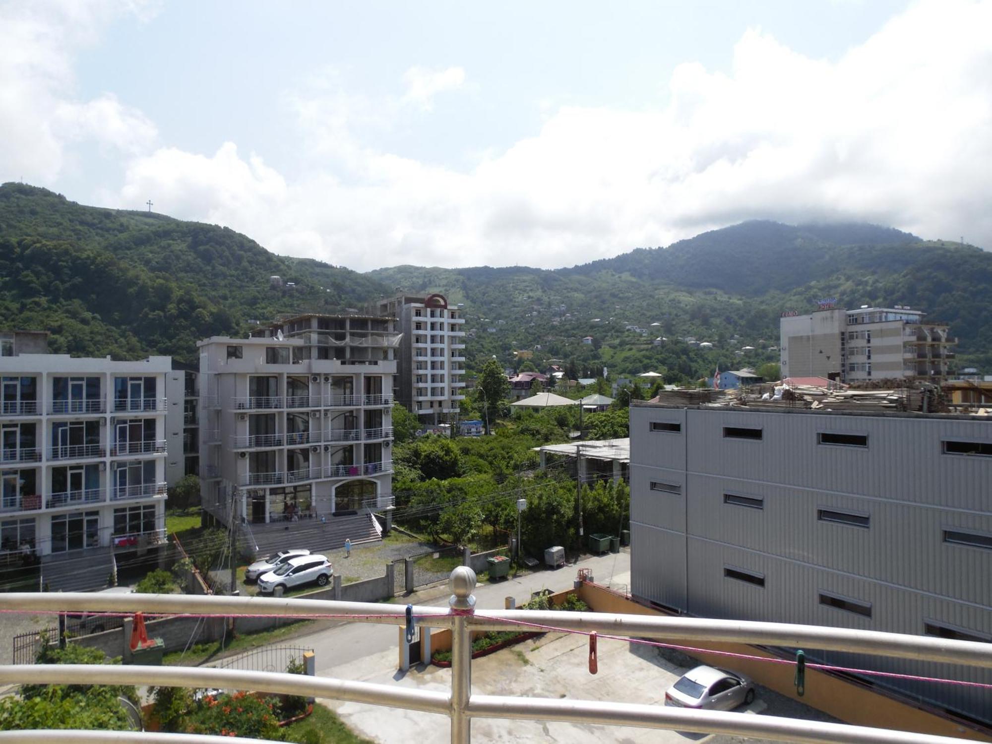 Family Hotel Khomaldy Квариати Экстерьер фото